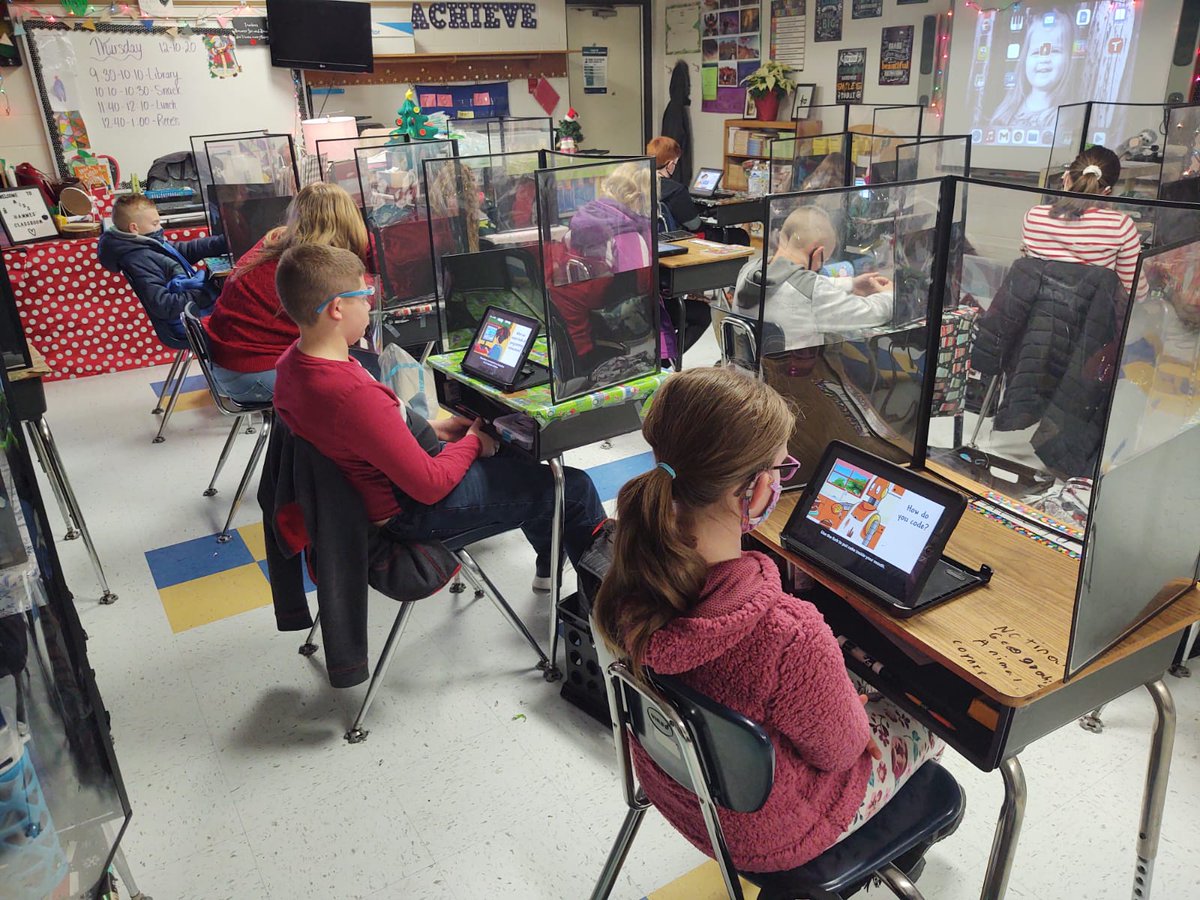 Pinch_Bulldogs's tweet image. Last week&apos;s Hour of Code kicked off with @AnnieAndMoby from BrainPop Jr explaining computer programing.  &quot;A computer program is a list of steps, kind of like a recipe.&quot; 
👾💻🤖
#CSedWeek2020 #CSforAll #HourOfCode2020