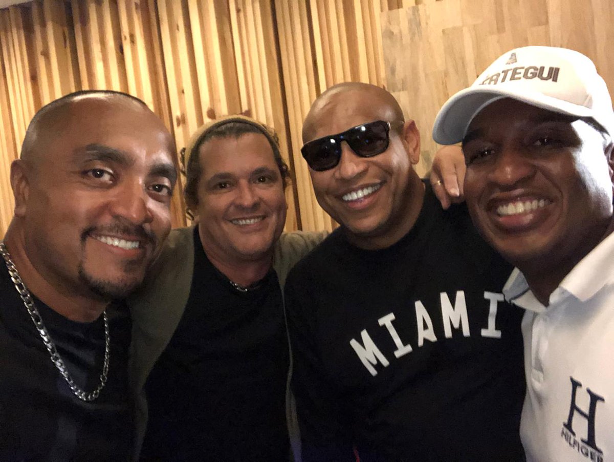 Mira pacific en todas, Esta <a href="/carlosvives/">Carlos Vives</a> y <a href="/gentedezona/">Geño alfa</a> 🎶 Nos llena de alegría compartirles que estamos celebrando 1 Millón de Streams en <a href="/spotify/">Spotify</a> #LaNochePintaBuena
#LosDeLaNotaBacana