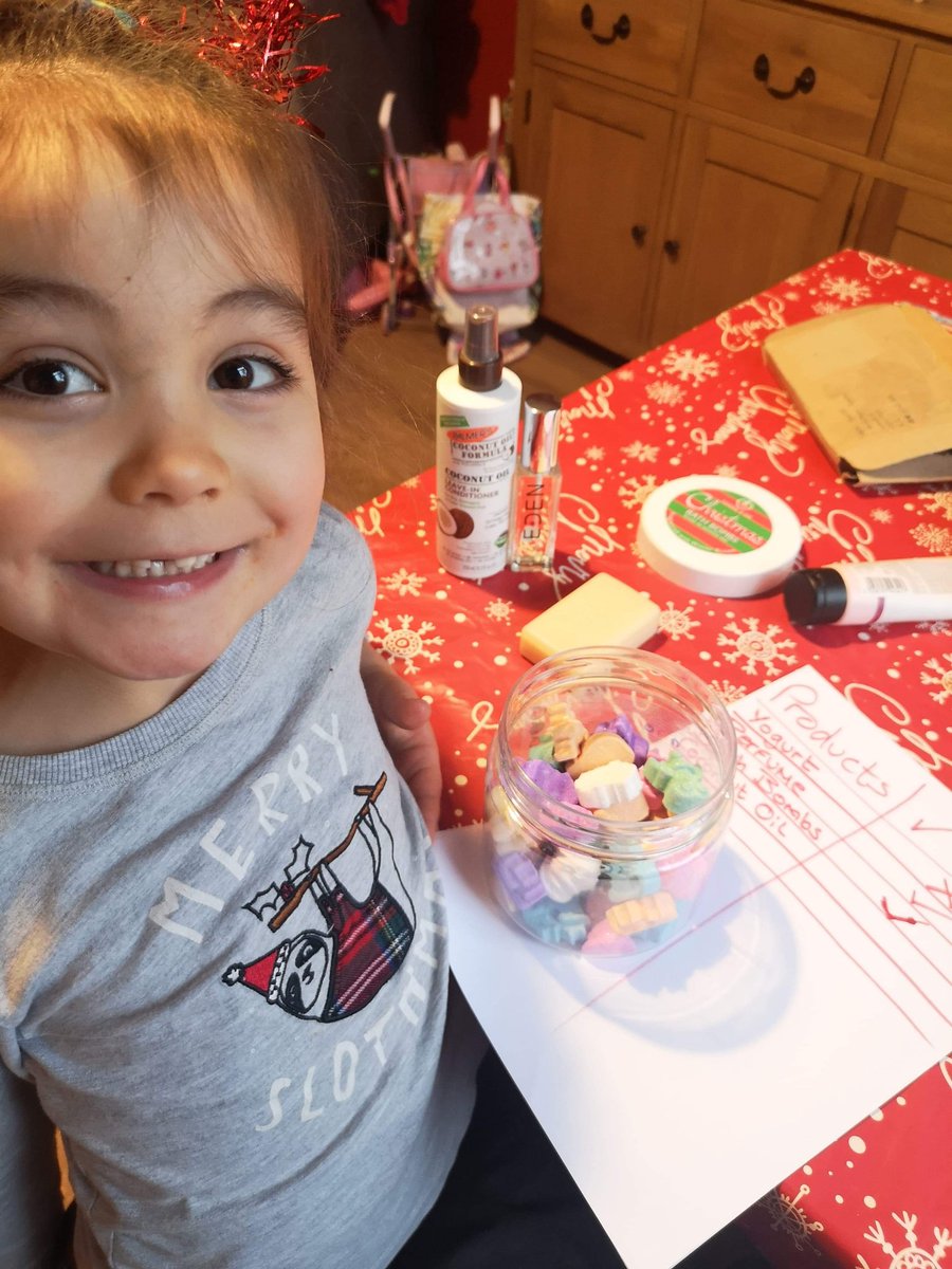 OriginalSHunter's tweet photo. @CwmbachPri Effie loved making her stinky sprout mask, and discussing how the sprout felt. She also loved investigating which smells would disguise the smell of stinky sprouts. https://t.co/lxvqFci3ny