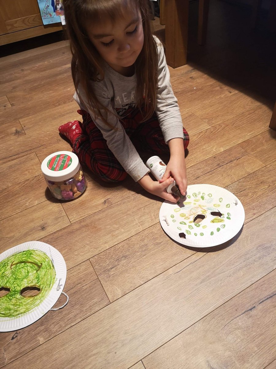 OriginalSHunter's tweet photo. @CwmbachPri Effie loved making her stinky sprout mask, and discussing how the sprout felt. She also loved investigating which smells would disguise the smell of stinky sprouts. https://t.co/lxvqFci3ny