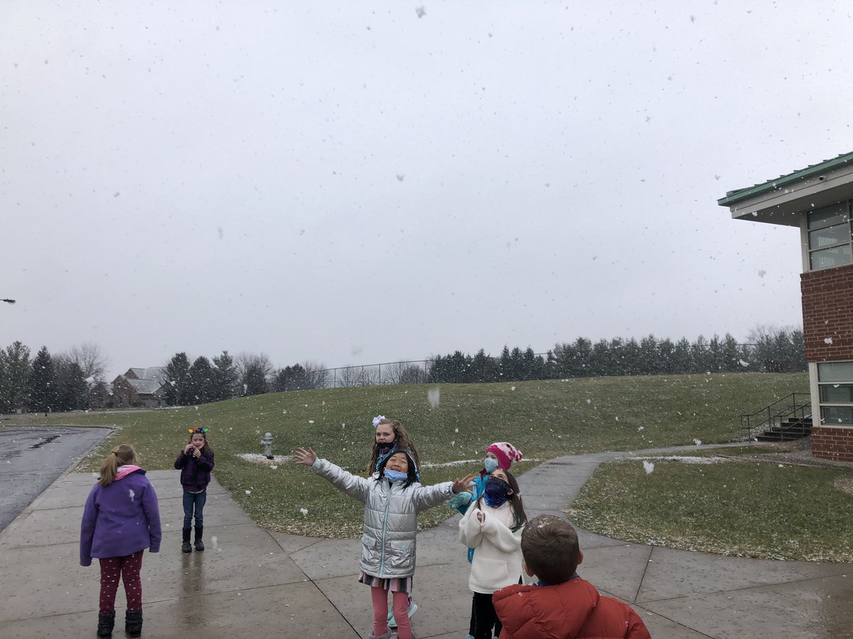 EldersKiddos's tweet photo. #embracethechaos #weekbeforebreak #snowismagical @BlountsClass8 @PrincipalBJA @Kings_Schools @4_SLEyearbook https://t.co/u0jdLMSKRr