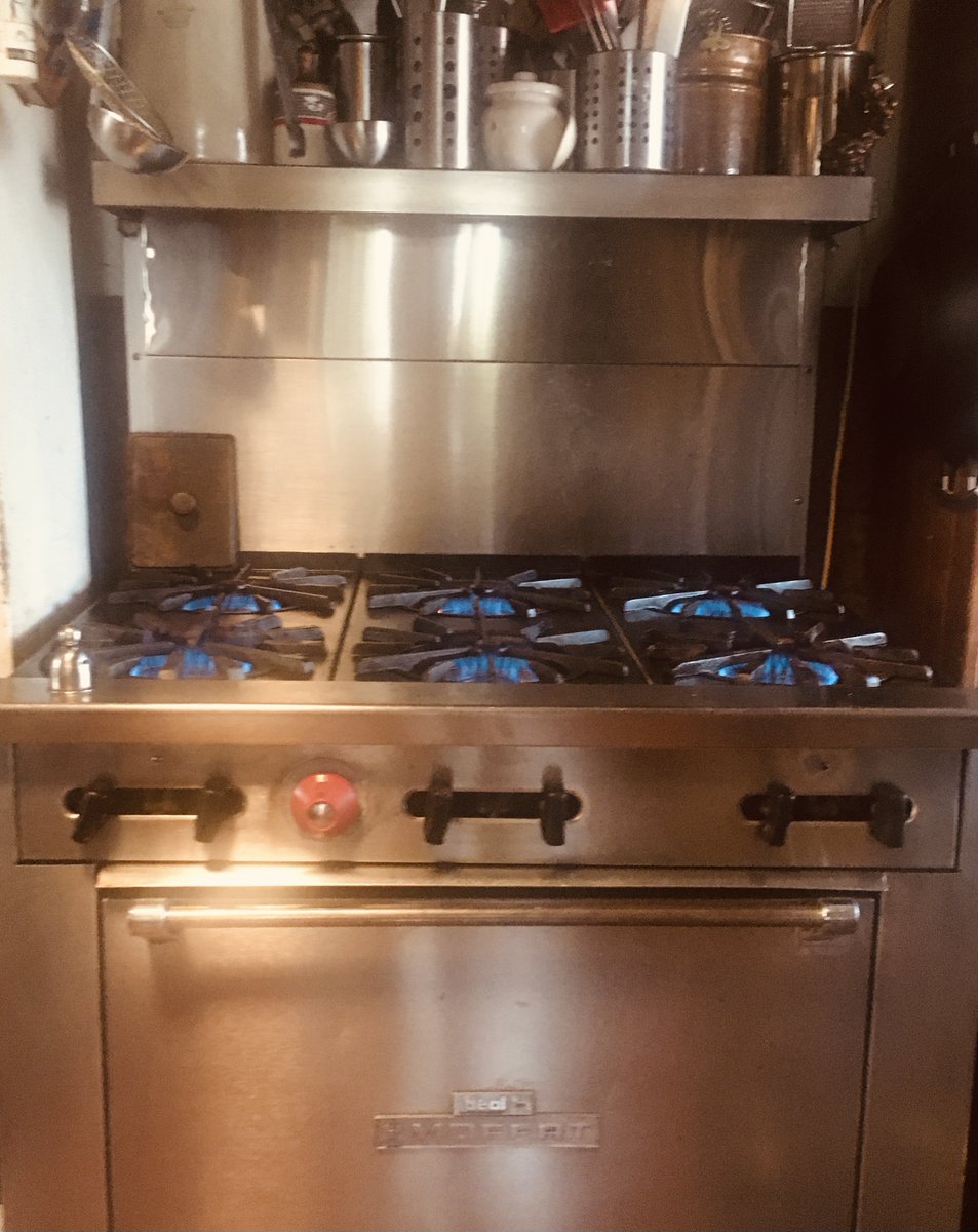 RuhiSleep's tweet photo. Meet my 60 year old stove. It has been the  heart of our house for the past two decades.
Deep respect for those who build things that  are made to last a lifetime and beyond. Waste not want not.

#SustainableLiving #WasteNotWantNot #BuiltToLast #WelcomeToMyKitchen #mystove https://t.co/407DnFHgiF