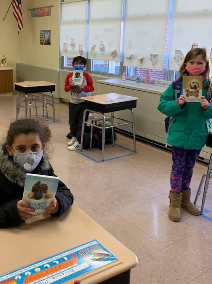 WGLittleTigers's tweet photo. A HUGE thank you to our amazing Hackettstown PTA for providing every single student at Willow Grove with a new book!  They’re so excited to read their books on the snow day!  Virtual students will get theirs at pickup next week. https://t.co/IDaZZpNFpF