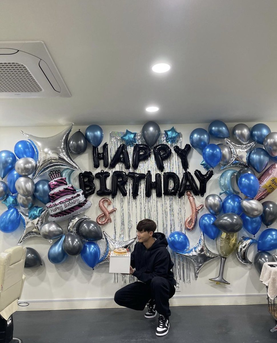 for_psj's tweet photo. 생일 축하해🤍🤍🤍 https://t.co/KVq08fpjLI