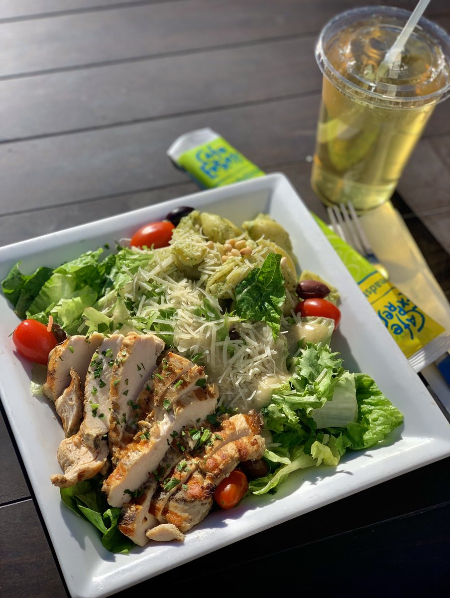 CafeExpress's tweet image. #Menuhack Request warm grilled chicken on your salad for cold days. What Cafe Express menu hack is your favorite? 

#houstonrestaurants #orderonline #curbsidepickup #houstonfooddelivery #cafeexpress #restaurantmenuhacks #customizable #salad #saladhacks #saladlove #fresh