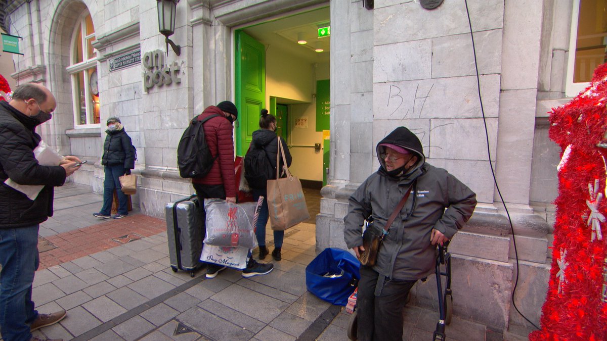 <a href="/irishexaminer/">Irish Examiner</a>  <a href="/echolivecork/">EchoLive.ie</a>    Meet Dave , one of the last Echo Boys in  #Cork  Selling the Echo &amp; Holly Bough outside  #CorkCity  GPO for over 20 years.
A familiar Voice, all year round, "Echo, Echo, Holly Bough Echo". Watch <a href="/RTENationwide/">RTÉ Nationwide</a>  this evening Wed 16th 7pm <a href="/RTEOne/">RTÉ One</a>