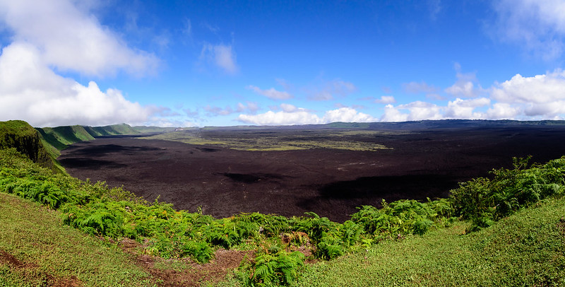 insiders_ec's tweet photo. The #SierraNegraVolcano in #Isabela is one of #Galapagos active volcanoes with the last eruption reported in 2018. From the trek to the caldera there is a fantastic view of the other volcanoes of the island, perfect to add to your #LandBasedTour.
#EcuadorandGalapagosInsiders https://t.co/ghjYhDKuBG