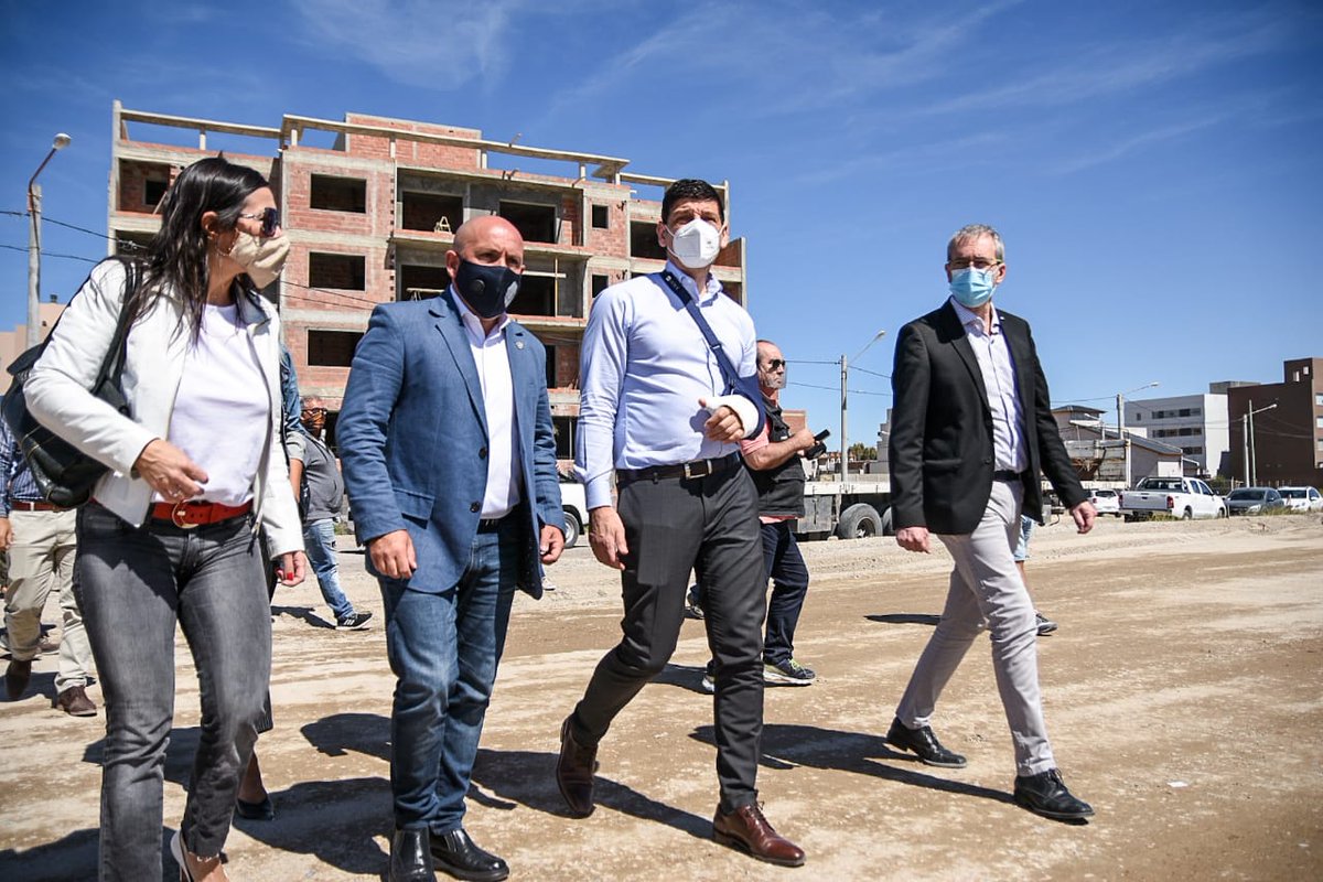 MaruOrtizTw's tweet image. Móvil con Mario Gaggero en @CadenaTiempo 📻
👉 El montaje del #HospitalModular comenzará a mediados de enero 
"Esta será una obra de vital importancia y agradecemos la visita de @ArnaldoDMedina de @saludchubut", @Gus_Sastre, @munimadryn 
📸 Mariano Di Gusto para @JornadaWeb