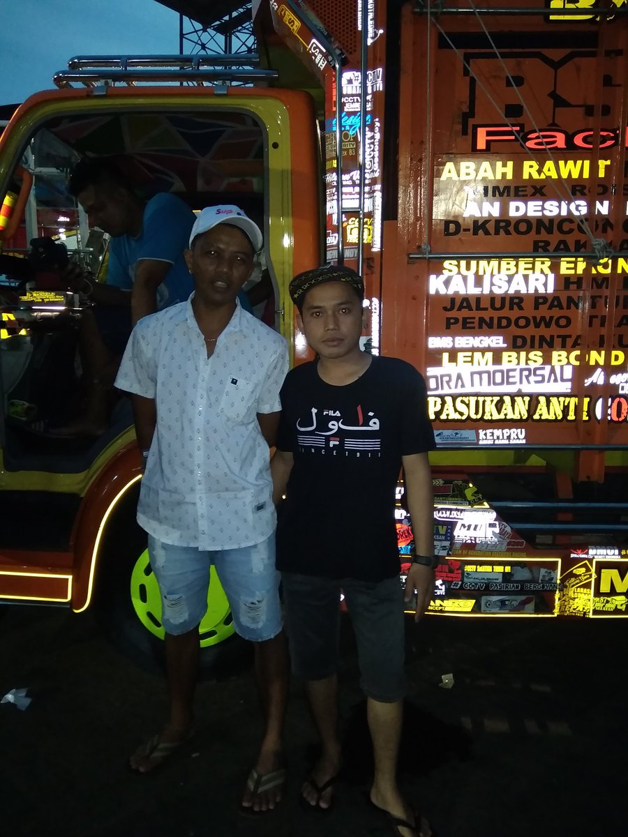 WFermadi091_'s tweet photo. Sam @akumaniamu08 Ini thn Kemarin pas Acara Kontes Truck&amp;Pic Up at Gor Satria Purwokerto
Kapan main lagi Ke Bumi Ngapak Sam?
#AntiGosip
#BstFactory 
#HelloHaters https://t.co/1D86jWNHH7