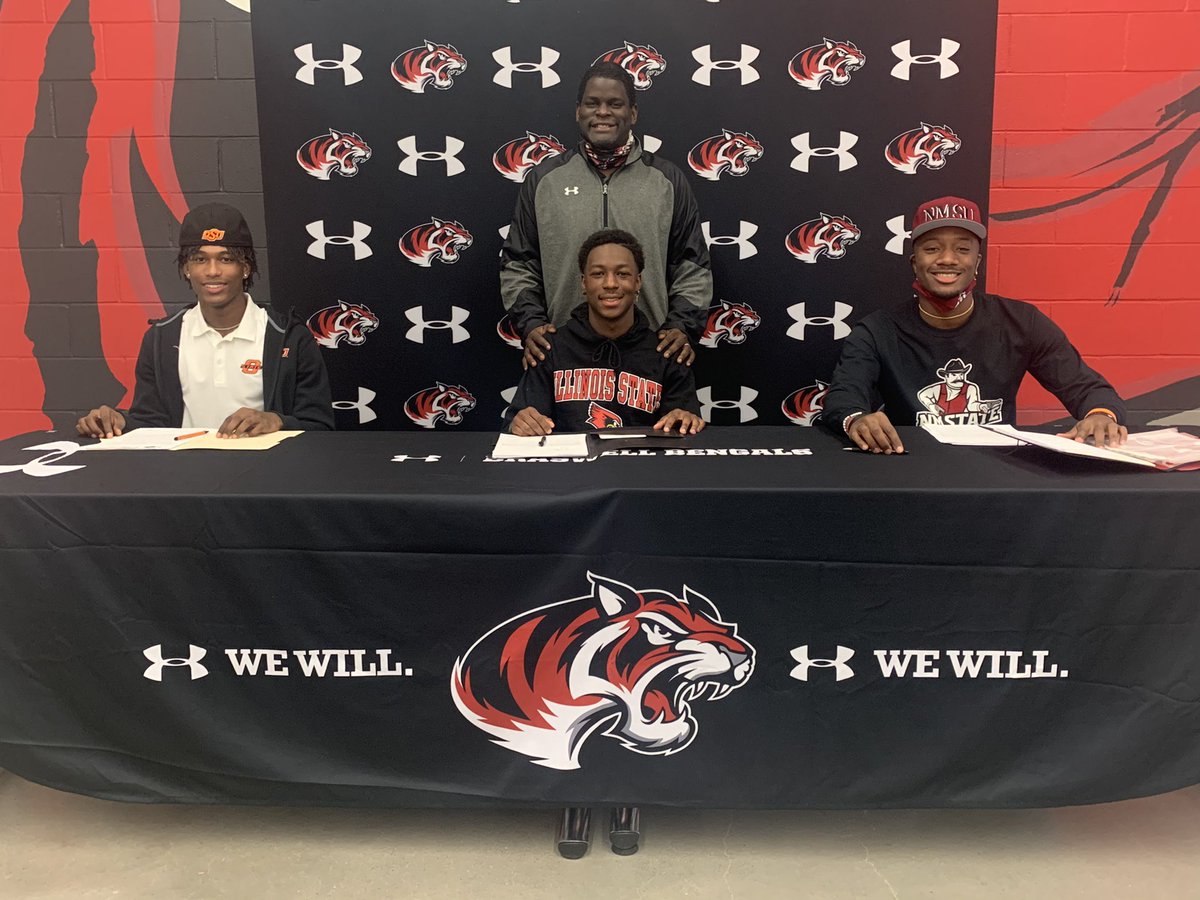 CSOSUAVE17's tweet photo. Great you g men supported by great families!  🔥🔥This is #BengalExcellence @dentonisd @jsruss68 @braswelljungle @BraswellBooster @braswellhs https://t.co/872N71KcNH