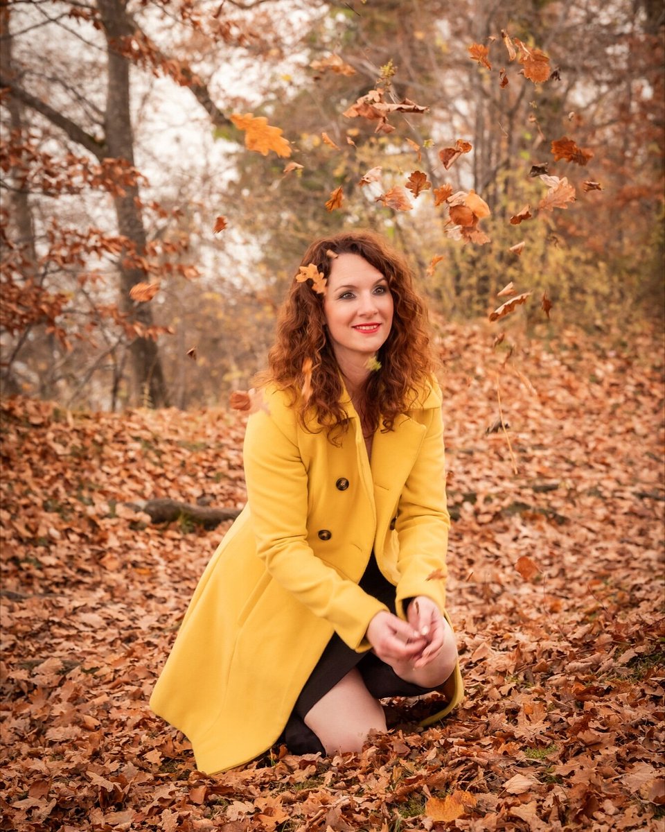 Ich liebe lange Spaziergänge in der Natur. Der farbenfrohe Herbst &amp; ein schneereicher Winter sind für mich heilsam &amp; sorgen für reichlich gute Laune.😊Welche Jahreszeit ist euch die Liebste? 

#herbst #modeling #shooting #shootingphoto #mattsee #autumnmodel  @muellerfotografiert
