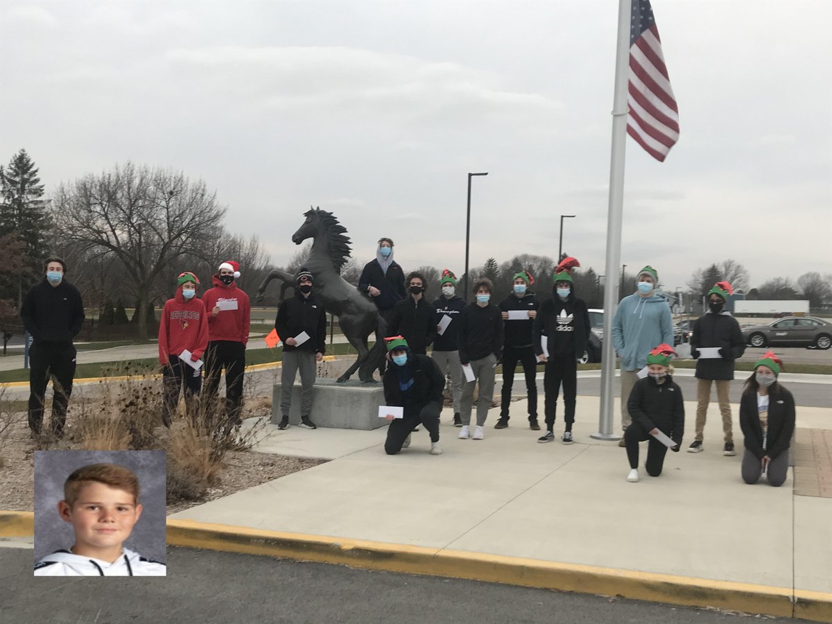edhschwartz's tweet photo. Need Inspiration? Evan's Elves - a group of @DownersSouth students raised funds in memory of their friend, Evan Melau. They donated more than $3100 in gift cards to families in our school community struggling during this time. Awesome! #dgspride #flyhighevan https://t.co/2hqU9lFccZ