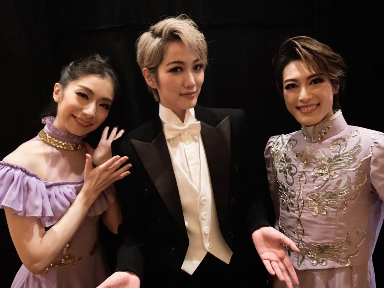 七海ひろき On Twitter クリスマスディナーショー2020千秋楽 無事に終わったよー みんなと過ごした時間 幸せと笑顔いっぱい 沢山のエールも届いたよーー ありがとうー おやすみー