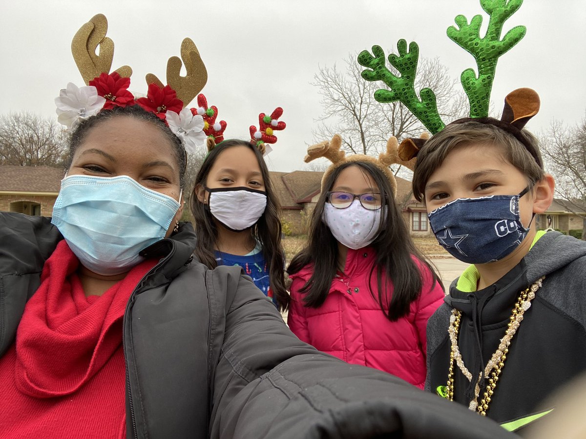 4thRowlett's tweet photo. Having a blast during Winter week with some of our #rowlettelementarysurvivors @Rowlett_Bobcats @MrsLoganRES https://t.co/nIFjG4hJW8