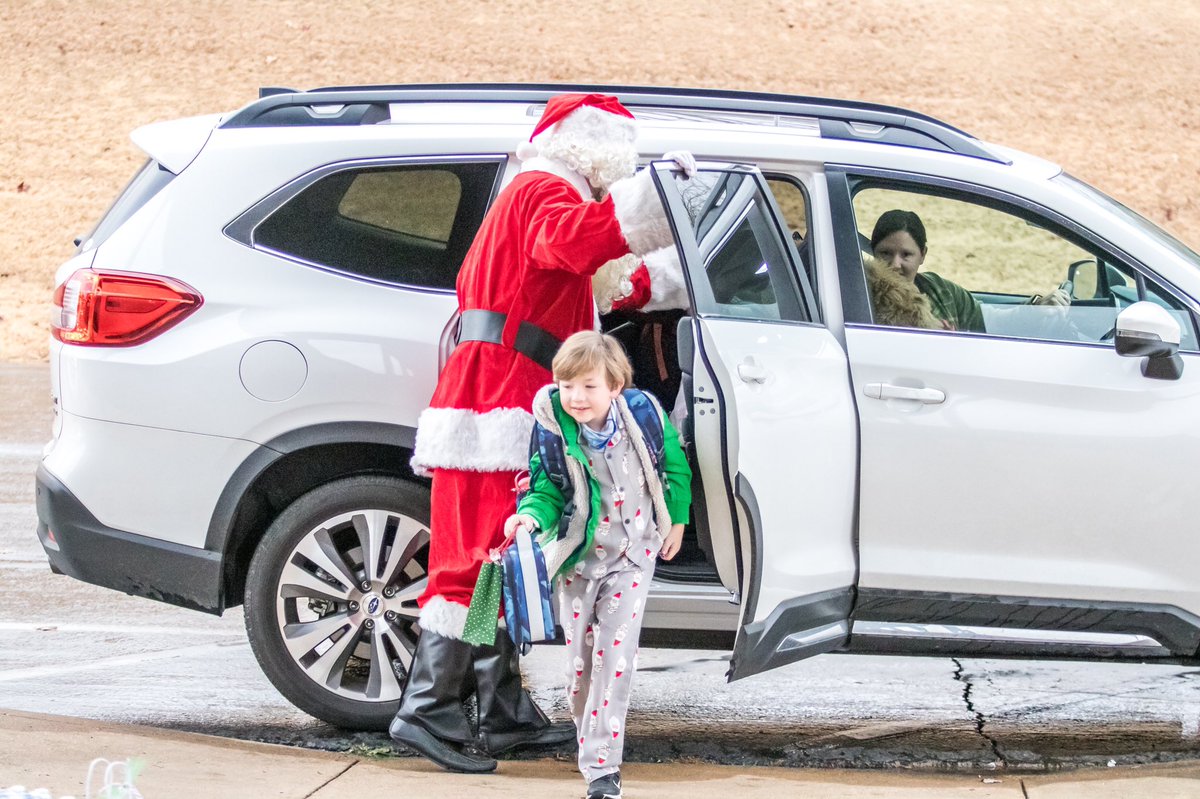 JCSeagles's tweet image. Elementary students were greeted by a special visitor this morning when they arrived at school!