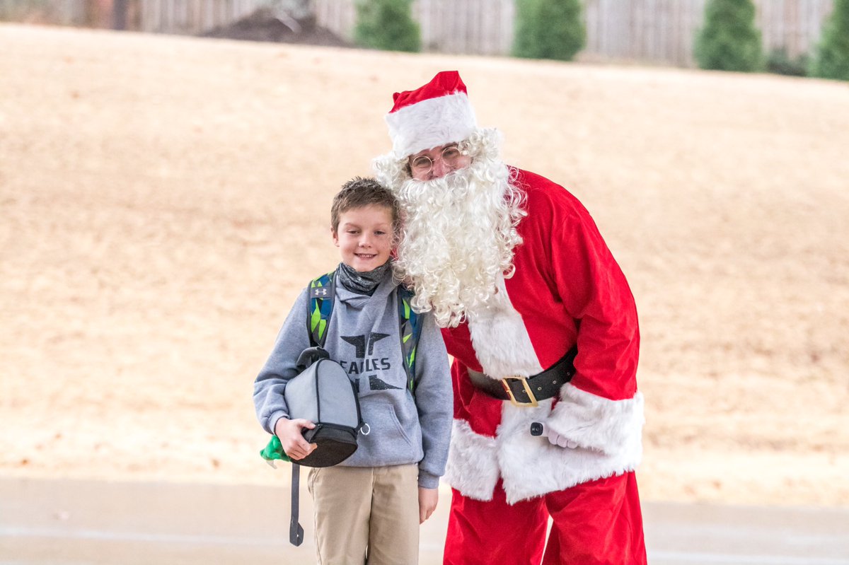 JCSeagles's tweet image. Elementary students were greeted by a special visitor this morning when they arrived at school!
