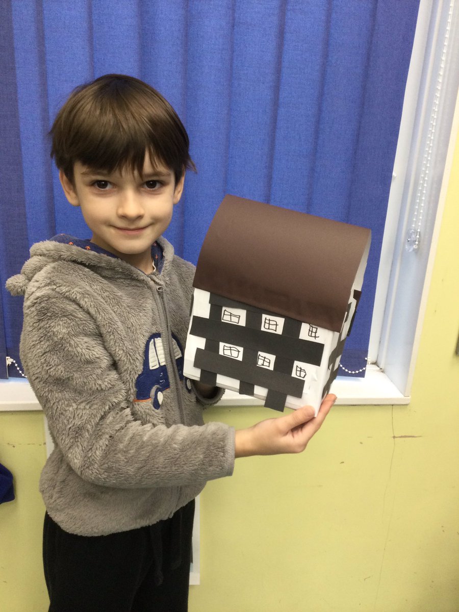 HTAClassWebster's tweet photo. We have had a great DT today recreating Tudor houses! We learnt about the timbers and daub and tried to reflect this in our creations. #HTADT https://t.co/lKx0L4lYHW