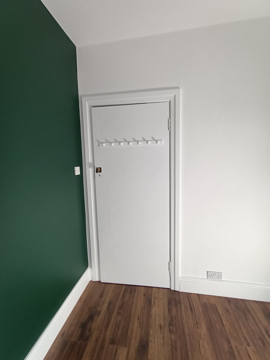 brooksdecor71's tweet image. Last job of the year for me completed today.
Macpherson's Eclipse then @JohnstonesTrade Acrylic Durable Matt for the Ceiling and walls. Feature wall is Scottish Kilt. Aqua Satin on the woodwork.
Have a great Christmas everyone and I'll be seeing you all in the New Year 🎄🎁❄️🎉