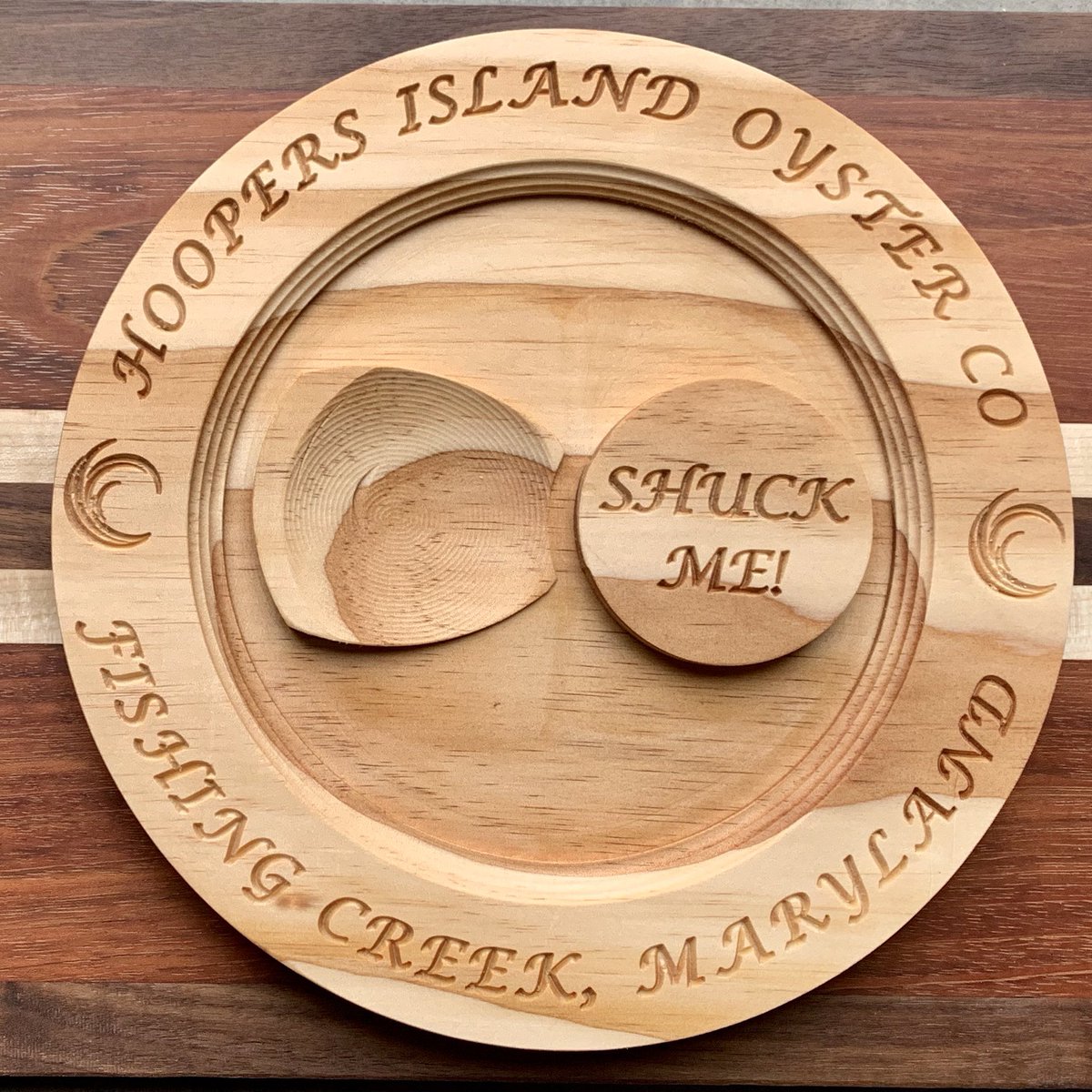 AndreaVernot's tweet image. . @HoopersIsland Holiday oyster pop up w/4th heritage tin, original art, shucking gear &amp;amp; fresh oysters 12/18, 2-5PM, 837 Ches Dr