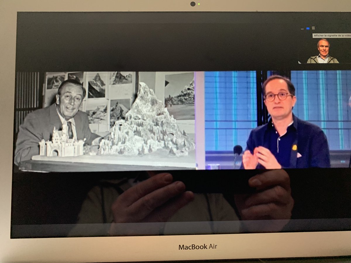 DeFlik's tweet photo. alle dagen, net voor het @vrtnws zou @hinssen , toch een programma moeten krijgen 😉 #digitijdperk @mediacultffwd #mediafastforward https://t.co/BwJJfJFXSC