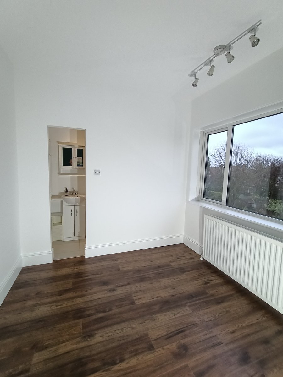 brooksdecor71's tweet image. Last job of the year for me completed today.
Macpherson's Eclipse then @JohnstonesTrade Acrylic Durable Matt for the Ceiling and walls. Feature wall is Scottish Kilt. Aqua Satin on the woodwork.
Have a great Christmas everyone and I'll be seeing you all in the New Year 🎄🎁❄️🎉