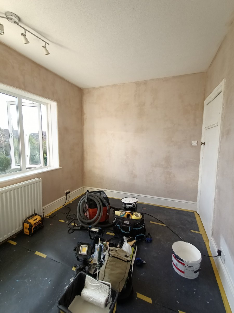 brooksdecor71's tweet image. Last job of the year for me completed today.
Macpherson's Eclipse then @JohnstonesTrade Acrylic Durable Matt for the Ceiling and walls. Feature wall is Scottish Kilt. Aqua Satin on the woodwork.
Have a great Christmas everyone and I'll be seeing you all in the New Year 🎄🎁❄️🎉