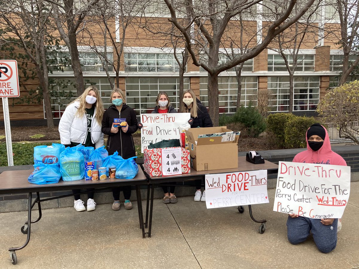 PHS_Service's tweet photo. PSL teamed up with SADD to host a drive-thru food drive for Perry Center of Lake County during the PES morning drop off. Thanks to everyone who helped make it a great success. Student volunteers will be there again on Thursday morning if you would like to contribute. https://t.co/ccr1Qf9tD0