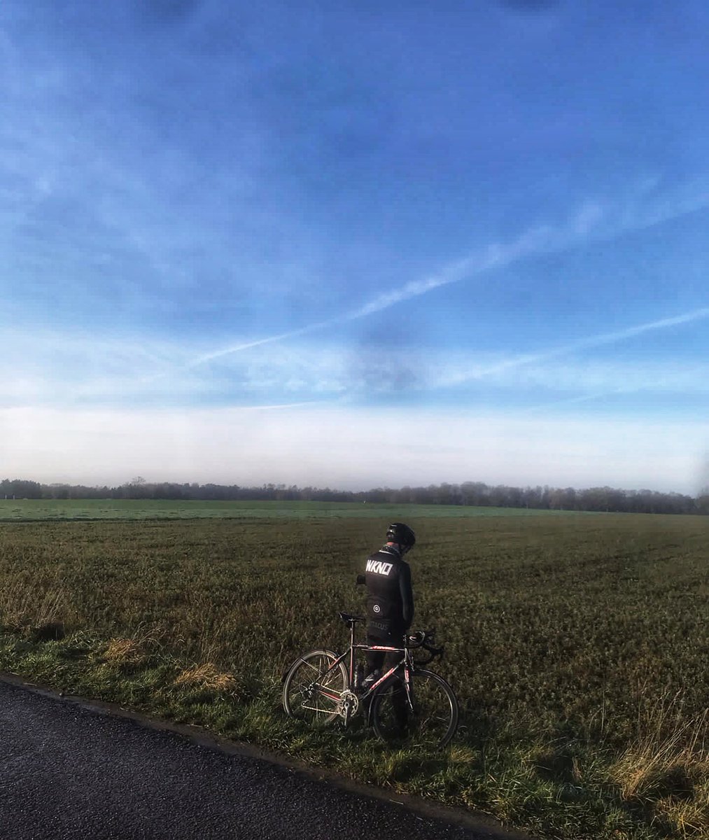 Dirtywknd's tweet image. Kit really stands out @AttacusCycling... 👀
#peestop #cycling