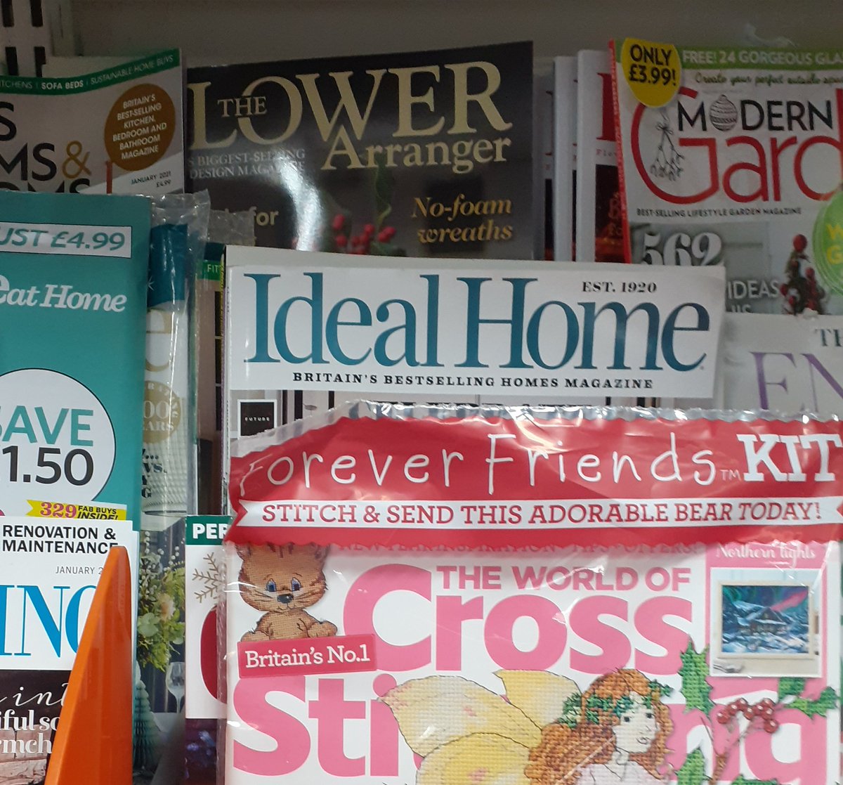 Postcardpoempop's tweet photo. Just spent 5 minutes in WH Smith trying to work out what being a Lower Arranger might involve.
#Decemberbrain #lackofdaylight https://t.co/97gvBKXeoQ