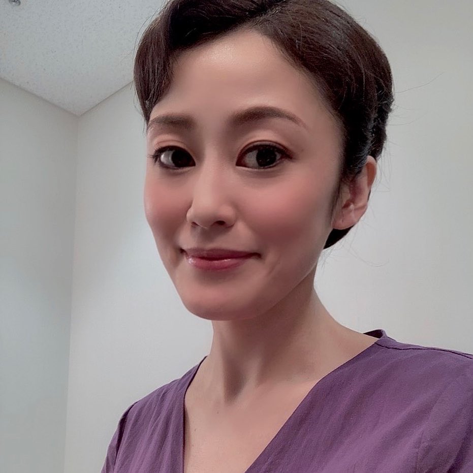 hitomyand's tweet photo. 今日は、ベートーヴェンのお誕生日🎂250歳っ！！この日にベートーヴェンのお芝居できるって幸せ���すね。
新垣さんのカーテンコールスペシャルバージョンもありました♬
明日から折り返し。
大切に演じていきますっ！！
#op110 #不滅の恋人　#ベートーヴェン生誕250年 https://t.co/dARhPThEys