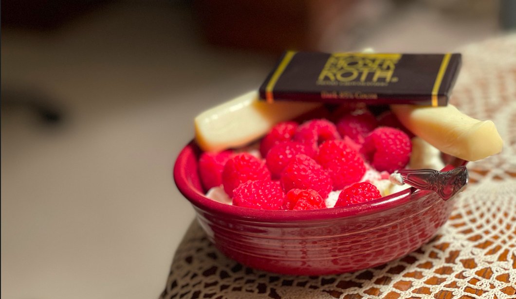 (7/8)Our last meal of the day typically includes (or IS) this satisfying yogurt I make with half-and-half and whipping cream, with berries, string cheese and dark chocolate (85%). This yogurt is a  @WilliamDavisMD recommendation.  https://social-media-university-global.org/2020/05/best-yogurt-ever/