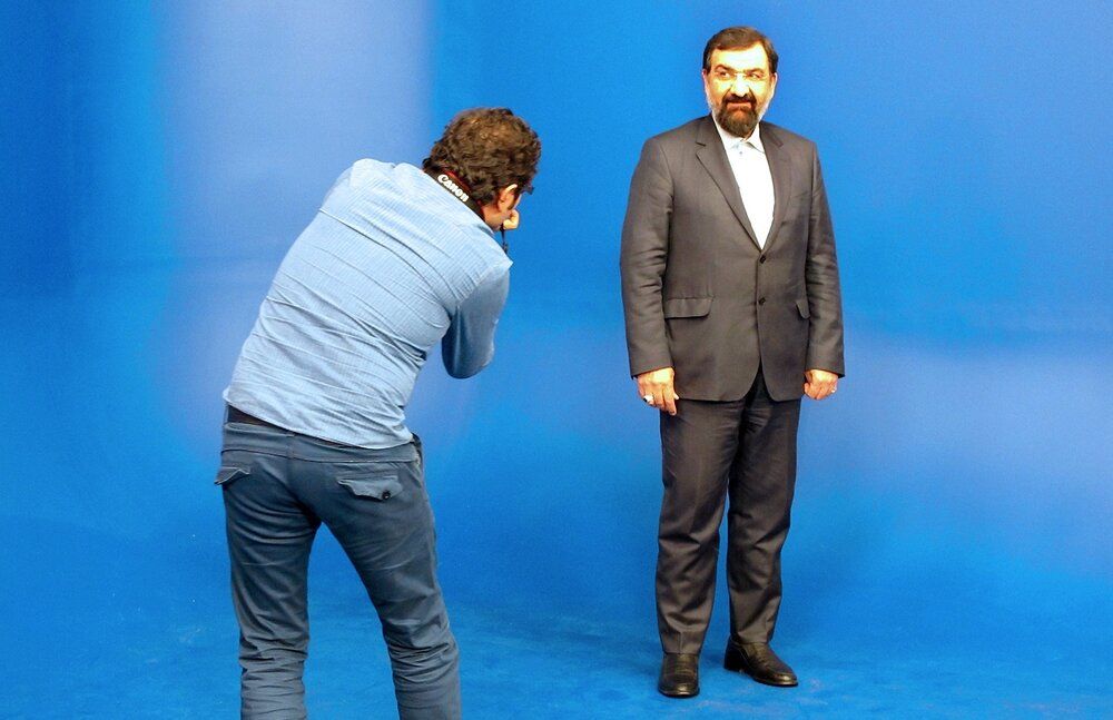 HassanRASOULI11's tweet photo. محسن رضایی با شعار «طبیب اقتصاد» کاندید میشود!
اما شعارهای تمدی‌اش بسیار فریبنده است
وی ۱۵ کشور جدا شده از مام وط�� را معتقد است که باید به ایران باز گردد
گفتن این جملات خود جای تقدیر داره 
چه رسد به عملش! https://t.co/xhlSlhmMzB