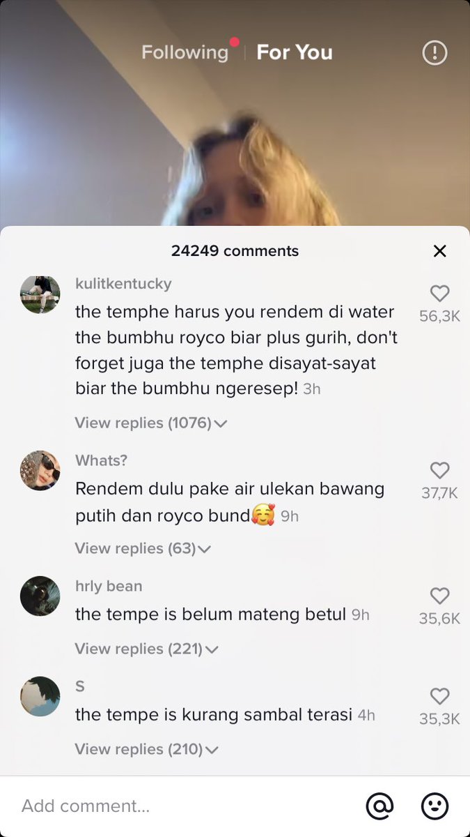 bensiagian's tweet image. Ngakak banget ada mbak-mbak bule goreng tempe buat midnight snack tp apaan kaga dibumbuin dulu trus minyaknya dikit banget, belom mateng dah dimakan 😭 tetep paling tai komen netihen indonesia si wkwkwwkw yaallah aku cinta tiktok