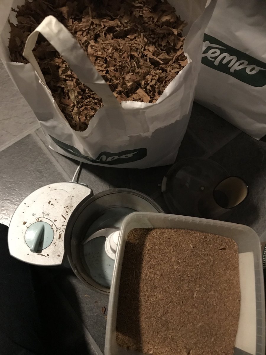 blekslatten's tweet photo. Förbereder jul snus #snus #tobak #egetsnus #tobacco https://t.co/T9wBTJpytc