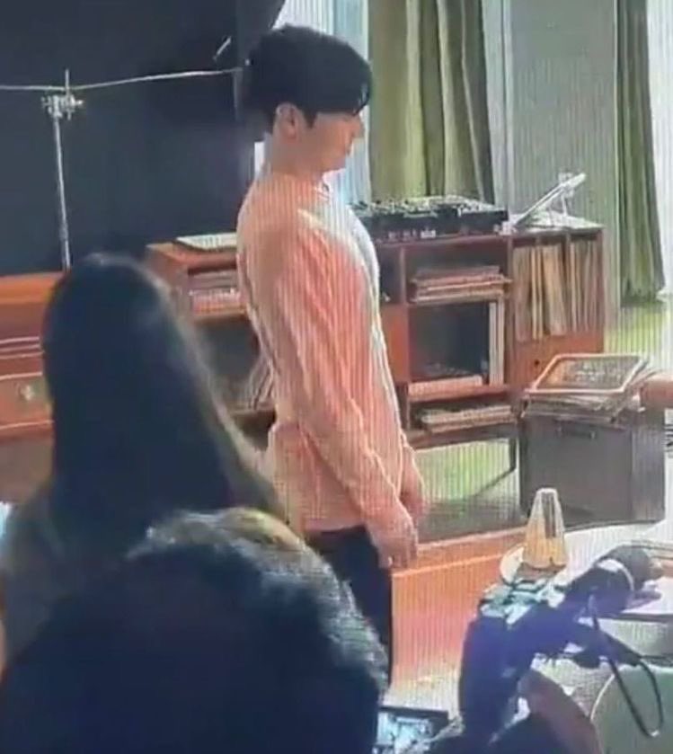 Jungkook as the emoji; a thread