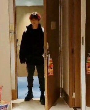 Jungkook as the emoji; a thread