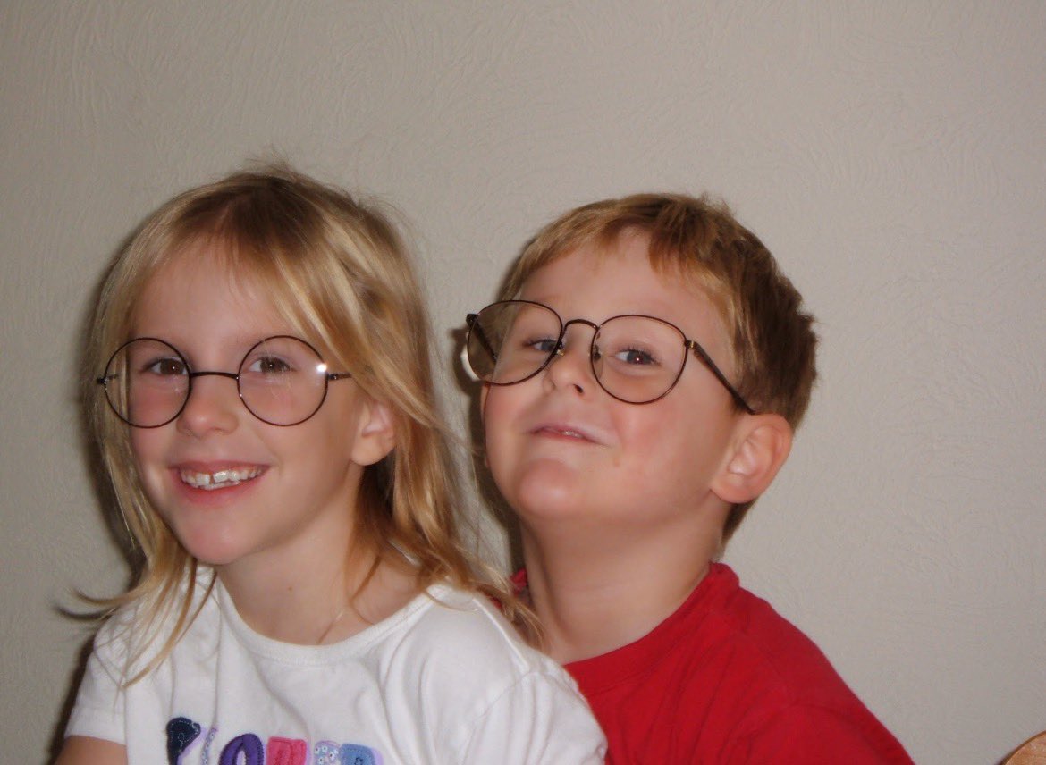 StreakingXBL's tweet photo. Happy birthday to my best friend since day one 🥳 thank you for everything you do for me, I love you ❤️ @_mandieeeeee https://t.co/mXjTgJgUKs