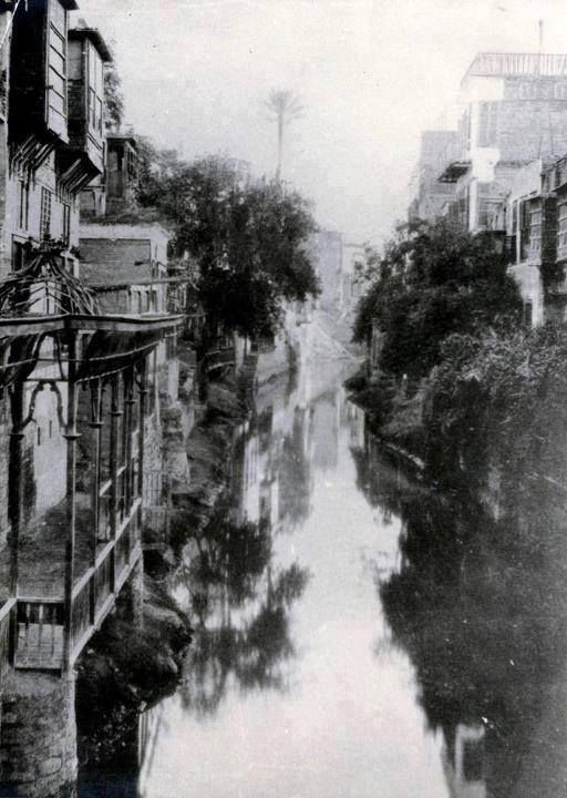 The Khalig--a canal that ran through Cairo (it's now Port Said Street)--became infamous for its odor, which was so putrid that a commission was formed to investigate it in the 1830s (see:  @khaledfahmy11, "An Olfactory Tale of Two Cities" for more on this.) (10/23)