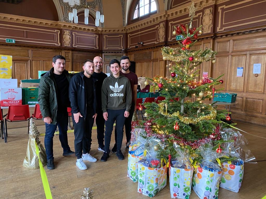 CommFoodHub's tweet photo. 🎄📢Supporter shoutout! 📢 🎄

Tis the season to be jolly, and this has really made our week! The brilliant Moss Georgiou, along with his family &amp; friends, donated a whopping 100 Christmas hampers for our service users. They’re generously packed with pasta, cranberry sauce... https://t.co/hFsnTfSFAk