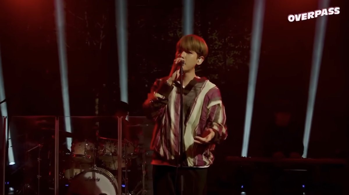 guardmydrink's tweet photo. 솔로 무대 쭉 밴드 세션이랑 같이 하는 게넘 좋음 https://t.co/1dCWoSVXff