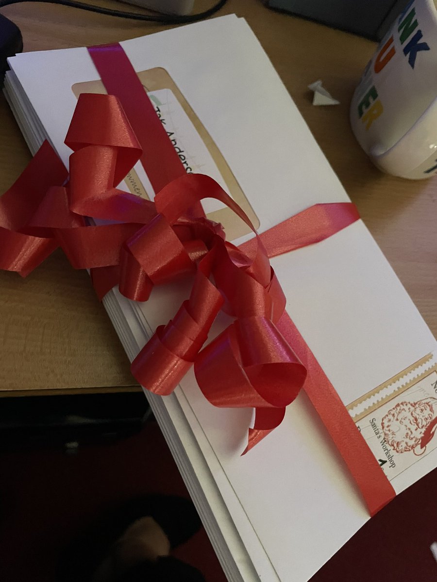 ChagallClass's tweet image. What a lovely festive afternoon! Christmas dinner, Panto with treats, a visit from Santa and even a few gifts too! **Oh no he didn’t! Oh yes he did!** 🎄🎅🏻🎁