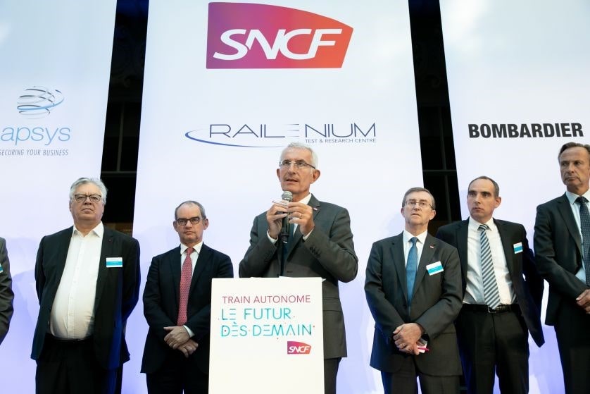 aflomagazine's tweet photo. SNCF and its partners run the first semi-autonomous train.
#Europe @SNCFReseau #partenarait #projet #semiautonomous #train #railtransport #operation #logistics #supplychain
https://t.co/xFTJl0bJ80 https://t.co/slDcZXMaYe