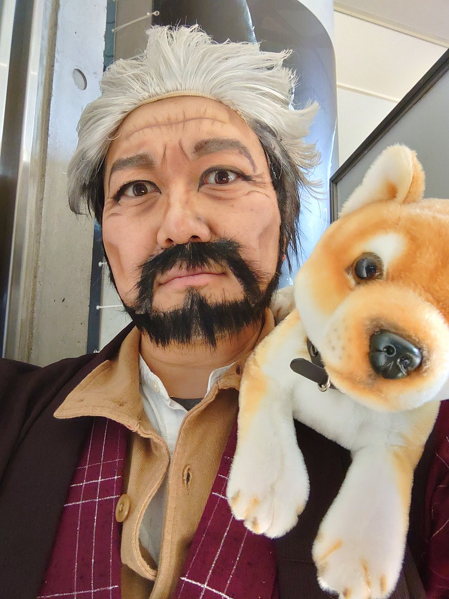 影吉 على تويتر コスプレのときに言われて困る といえば去年の冬コミ2日目でゴールデンカムイの二瓶鉄造やったとき 声をかけてくるひとの大半が あっ 勃起のひと 勃起 と言ってきたことかな まぁそーゆーキャラなんですけど それでも見知らぬ女性から突然