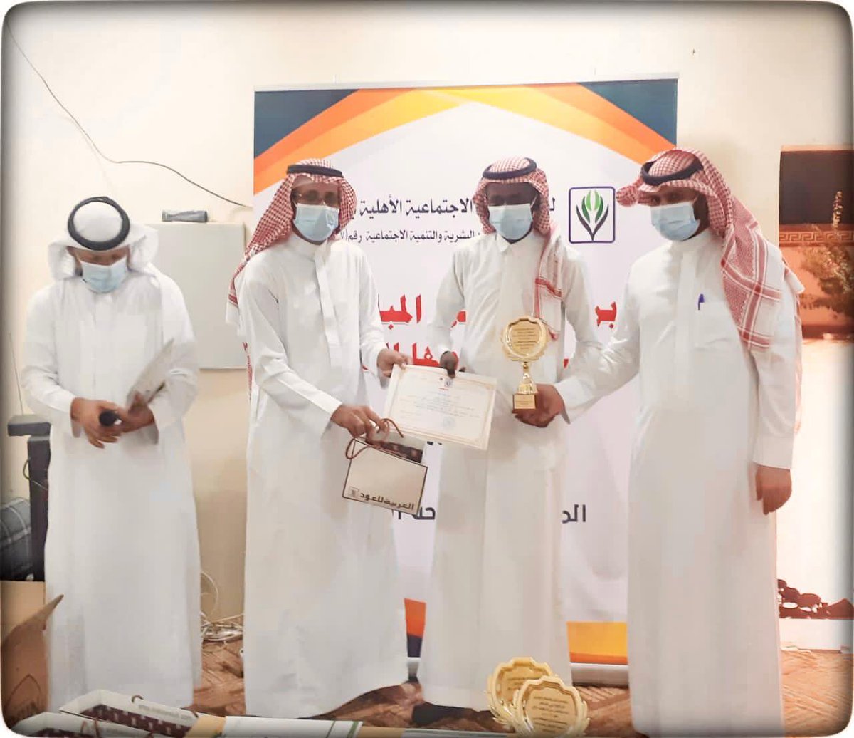 SAND_2030's tweet photo. قامت لجنة التنمية الإجتماعية بقريعة 
بتكريم قائد مجموعة ساند التطوعية
ضمن برنامج تبني المبادرات و المواهب الشبابية
تقديراً لمبادراته التطوعية في ظل جائحة كورونا https://t.co/EGrIaWfaFy