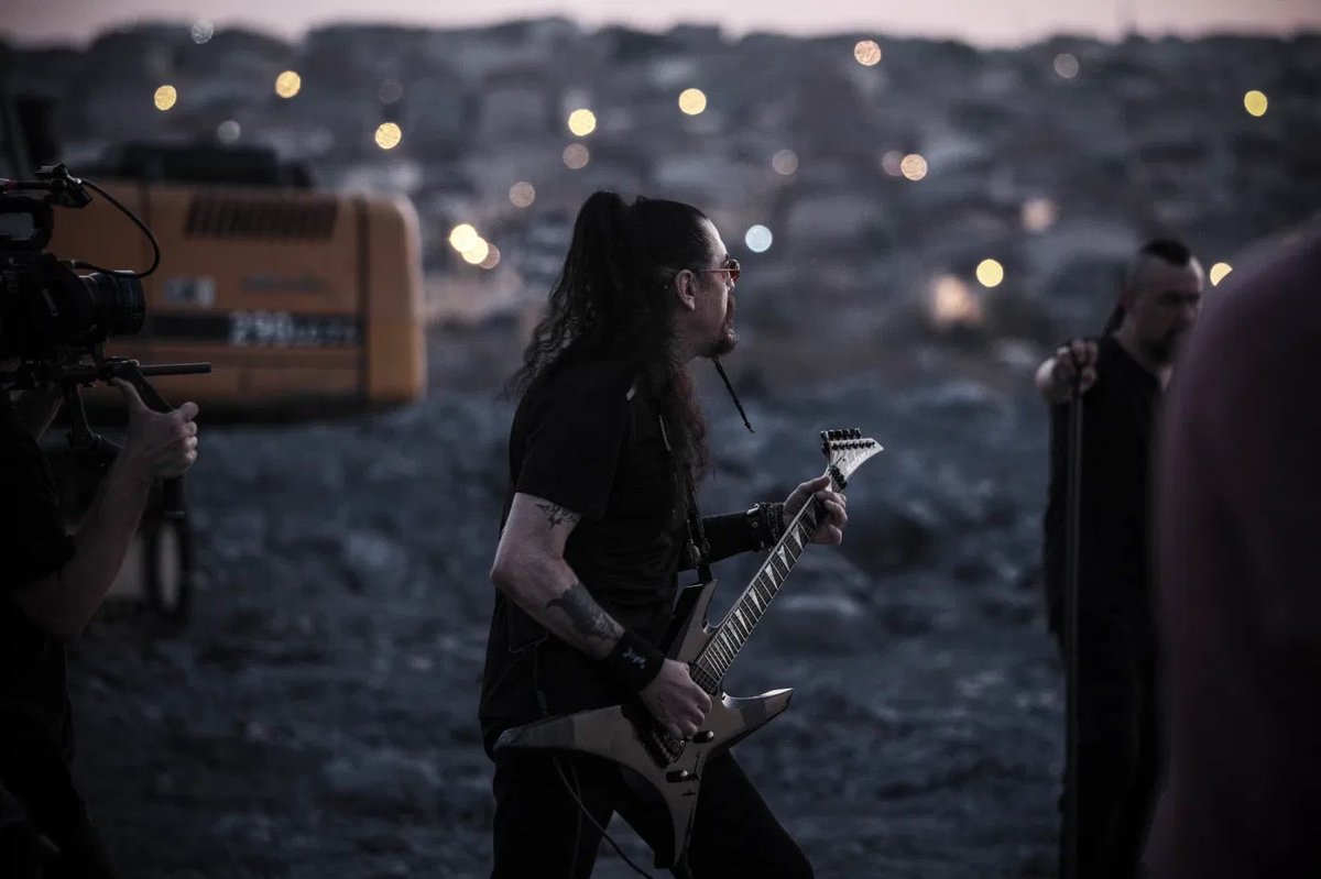 Pentagram, Hakan Utangaç: Hâlâ havaalanında bizi gösterip satanist diyenlerle karşılaşıyoruz. Bir dönem metal gruplarının tişörtleri sobalarda yakıldı. Hem Akmar’a hem müzik yapılan mekânlar adına büyük darbeydi. <a href="/Pentagramzrkbl/">Pentagram aka Mezarkabul</a> 
istanbullife.com.tr/roportajlar/bu…