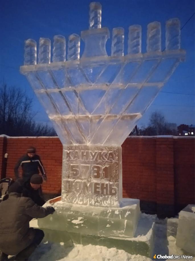A giant ice menorah in a central Russian some 1,300 miles east of Moscow.Tyumen, Russia Read More:  https://www.chabad.org/news/article_cdo/aid/4972146/jewish/Let-There-Be-Light-First-Night-of-Hanukkah-2020-in-Photos.htm#utm_source=twitter&utm_medium=social&utm_campaign=tw_en