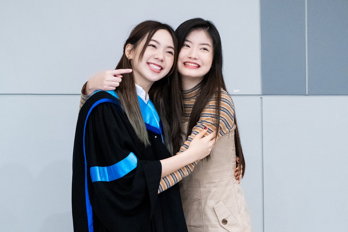 pocketsfanpage's tweet photo. ปัญและลูกสาวของเค้า🦈🐥💕
#PUNsGraduation
#ViewPocket #ViewFinder #ViewBNK48 #PunBNK48 https://t.co/DZY3YPiExJ