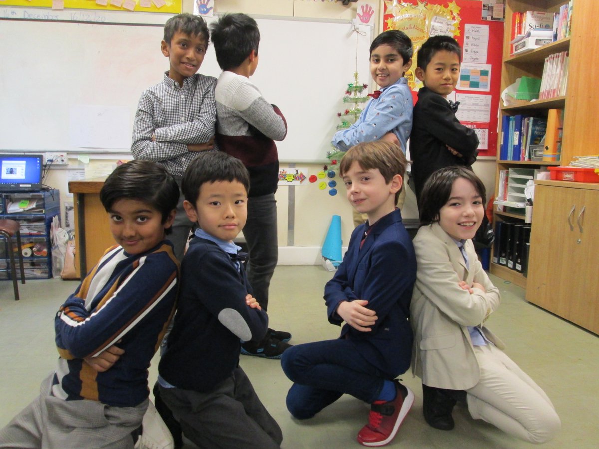 Monikara02's tweet photo. Year 4 were dressed to impress for their Christmas dinner today!  @TheShrubberySch #Christmas https://t.co/hqZLTc92ac