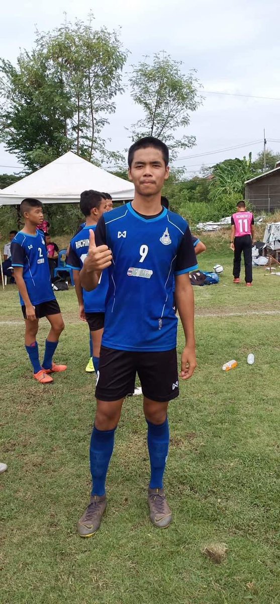 ZeedFootball's tweet photo. ตาตี่ น่ารัก 😂 #นักบอล #นักบอลหล่อ https://t.co/KlENsR9JFP