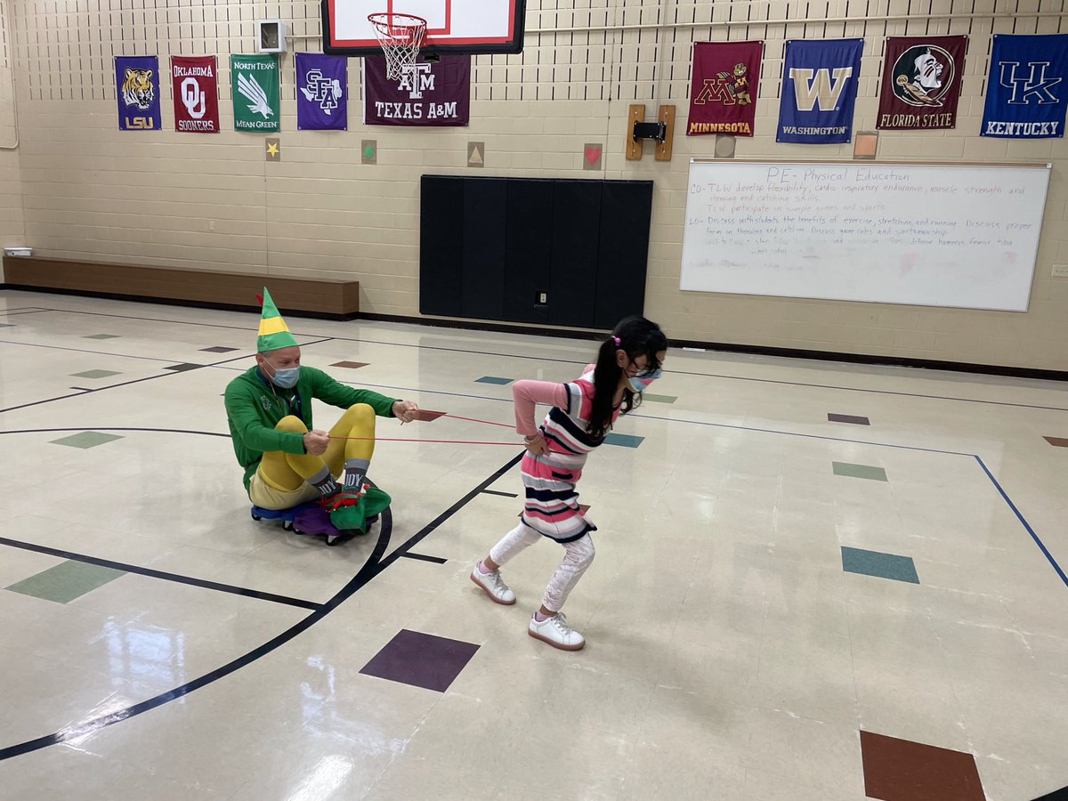 GreenLVES's tweet photo. Santa Claus or Buddy the Elf?! ⁦@LewisvilleES⁩ https://t.co/xOu2JZUtsY